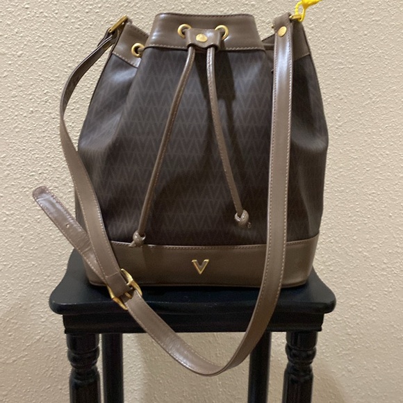 Valentino By Mario Valentino Handbags - Beautiful Mario Valentino bucket bag.  No call outs.  Slightly used.  🔥🔥🔥